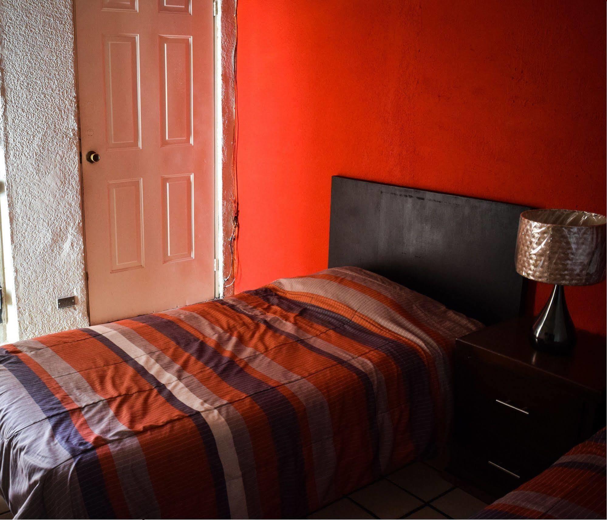 Econosuites Monterrey Kültér fotó